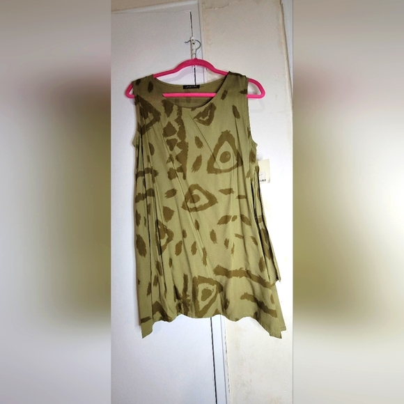 sleevless blouse. Size small - Picture 1 of 4